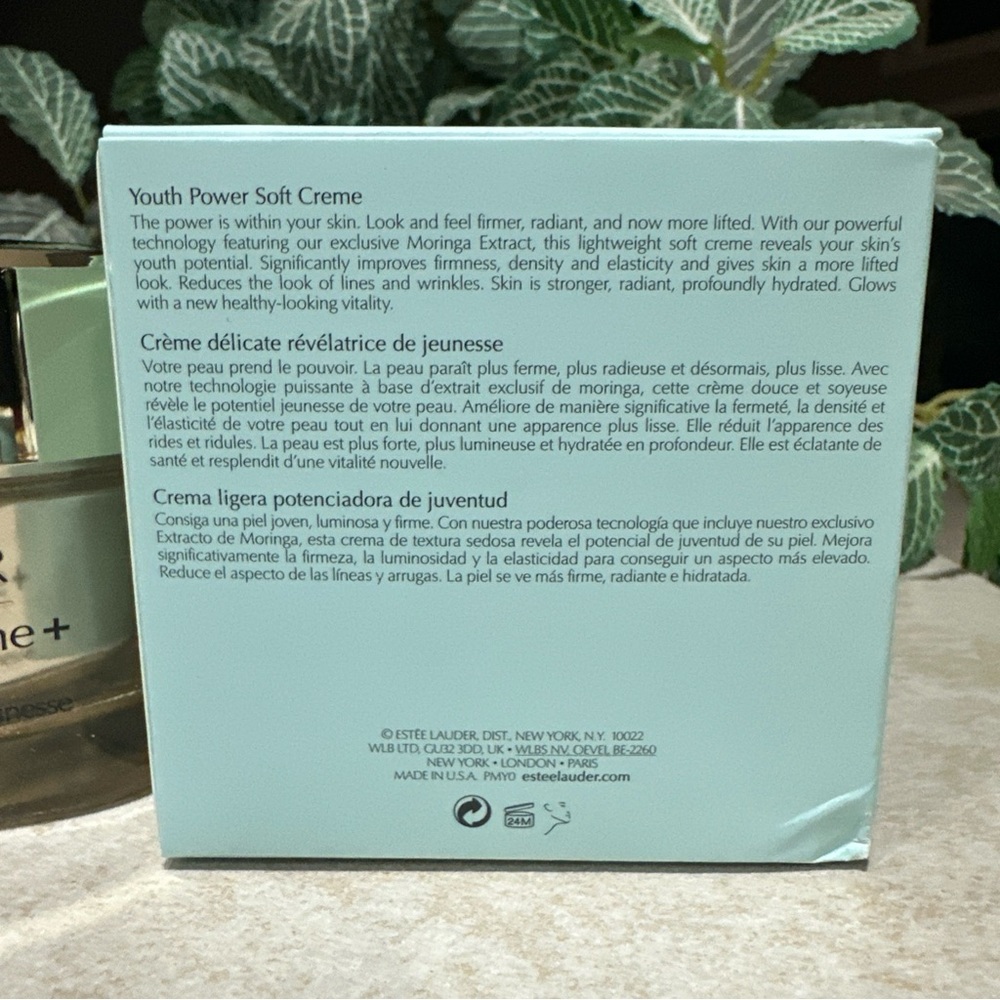 Estee Lauder Revitalizing Supreme+ Creme - 2.5 Oz/ 75 Ml - Picture 5 of 6
